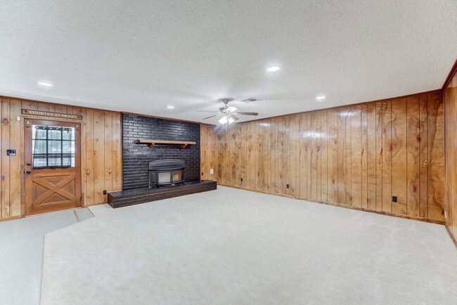 Photo - 305 Yaupon St