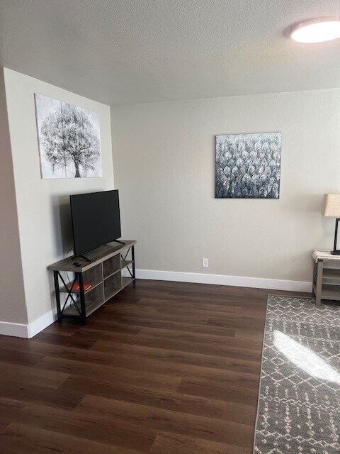 Twin Cedar Apartments -Furnished / Short Term