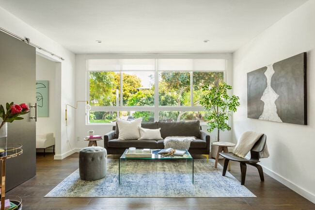 Diseño de interior 4 - 1267 N Laurel Ave