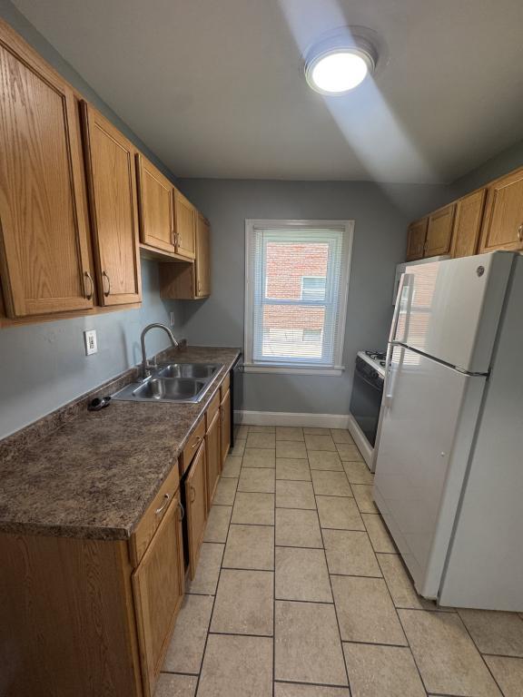 Photo - 2539 Leslie Ave