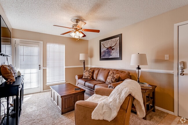 2BR, 2BA - 853SF