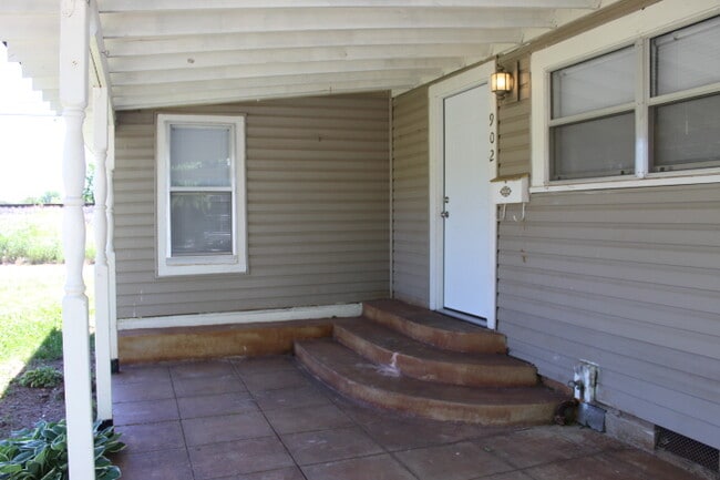 Photo - 902 NW 99th St