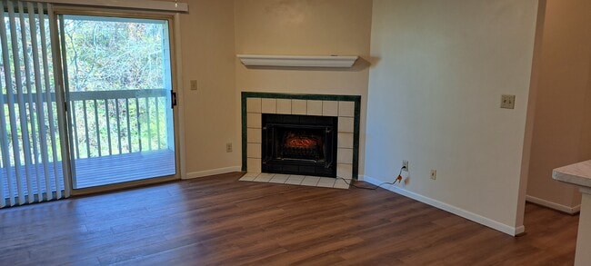 Building Photo - 120 Creekwood Dr Unit 120-6 Creekwood