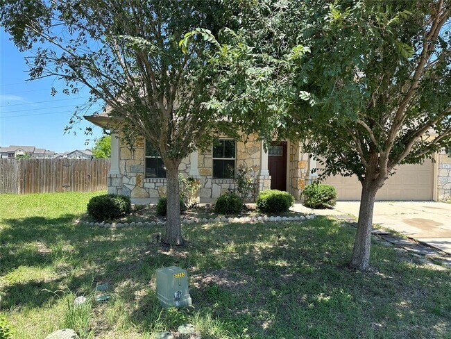 Photo - 201 N Hunting Lodge Ln