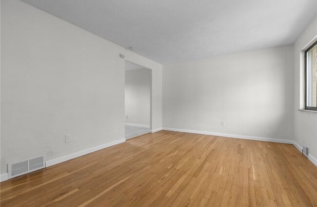 Photo - 548B Firethorne Dr