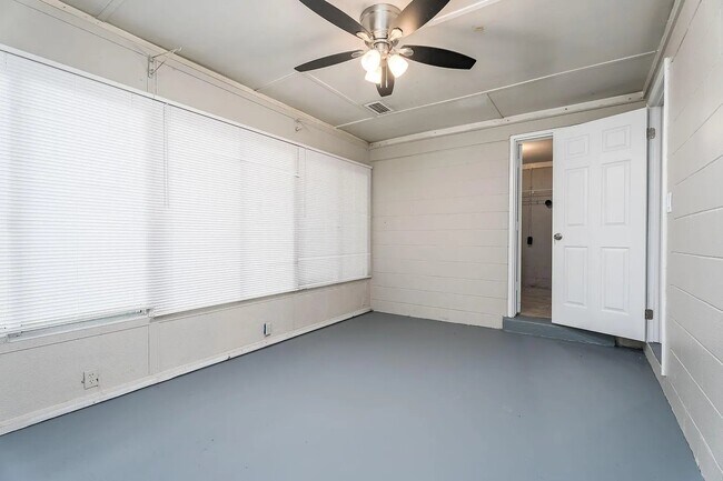 Photo - 385 Dunwoodie Rd