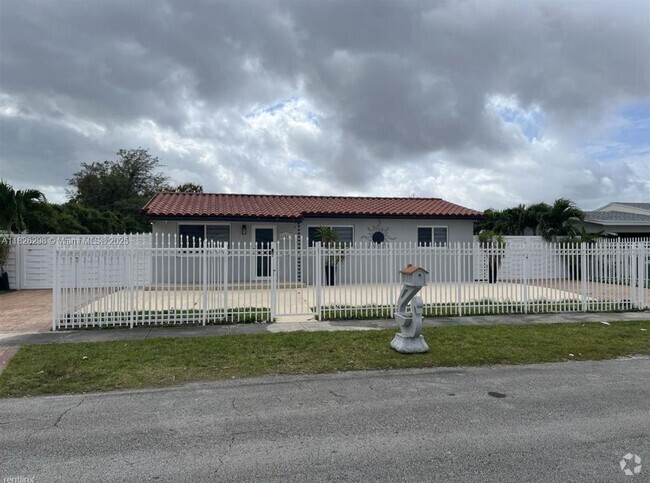Building Photo - 11450 SW 196th St Rental