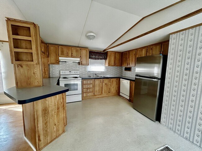 Photo - Available Now! 3 Bedroom 2 bath unit