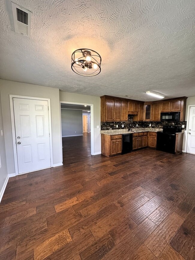 Photo - 18304 Upland Trail