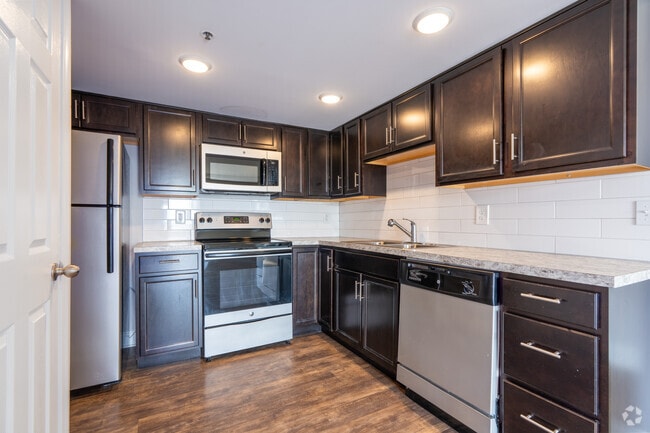 2BR, 1BA - 809SF - Kitchen