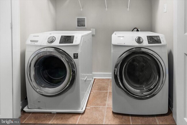 Photo - spacious 3-bedroom, 2 full and 2 half bathroom residence