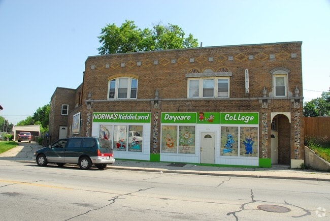 Building Photo - 2214-2220 W Hopkins St. (8 Unit) Rental