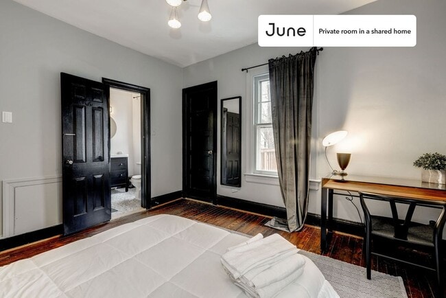 Photo - Room in Shared 7 bed/3.5 bath home Unidad 2C