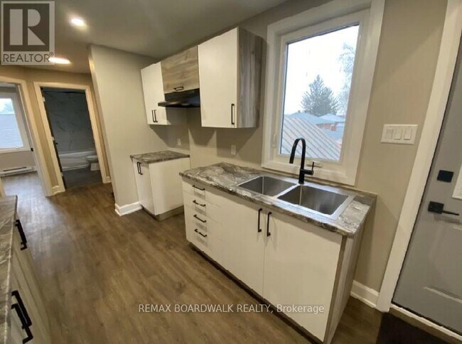 Photo - 4534 Ste-Catherine St Unit A