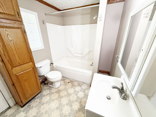 Photo - 3 BED 1 BATH BEAUTIFUL SINGLE FAMILY HOME ...