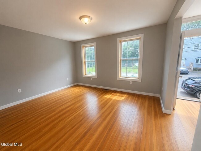 Photo - 193 Livingston Ave Unidad 1st Floor