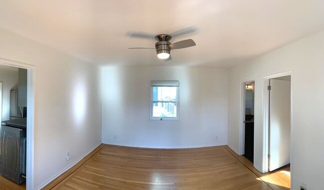 Photo - UPDATED 1000 sf 2 BR/1BA Oak Center/West Oakland Cottage Minutes from Emeryville, Downtown, 80, ...