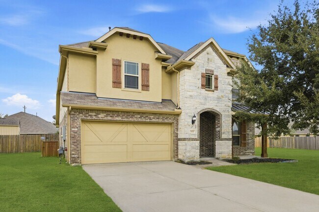 Photo - 4 Bedroom Home with Open Floorplan and Covered Patio