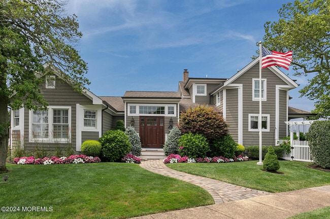 208 Neptune Pl