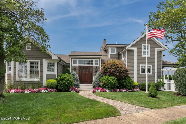 Photo - 208 Neptune Pl