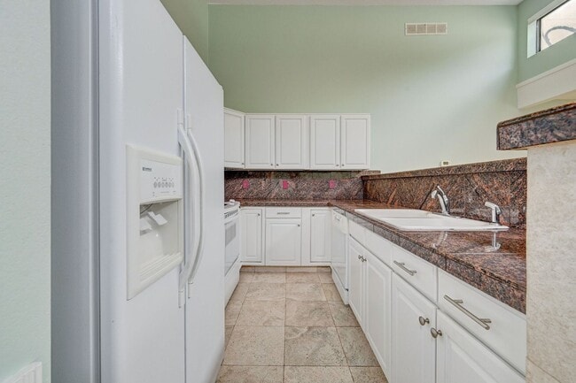 Photo - Downtown 3bed/3 bath w/2-car garage - $4500