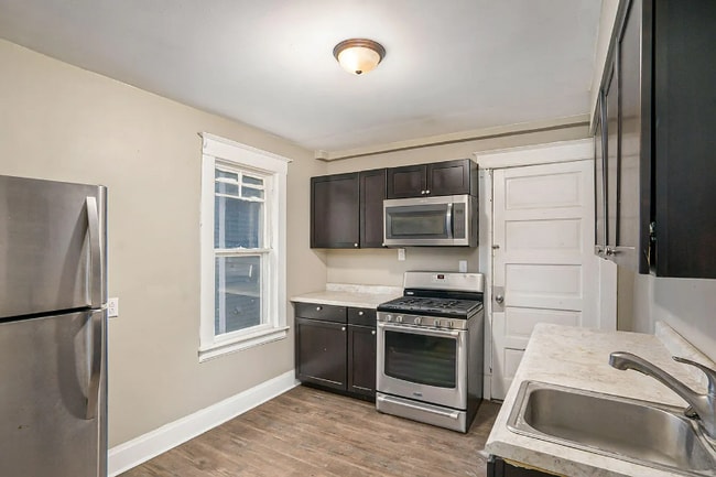 Photo - 823 Oakland Dr