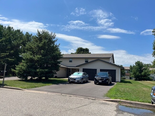 Building Photo - Redwood - Hudson Unit 201 Rental