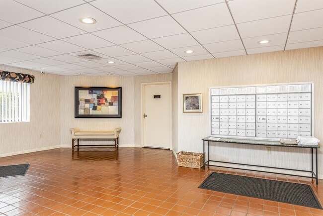 Photo - 295 Lynn Shore Dr Unidad 402