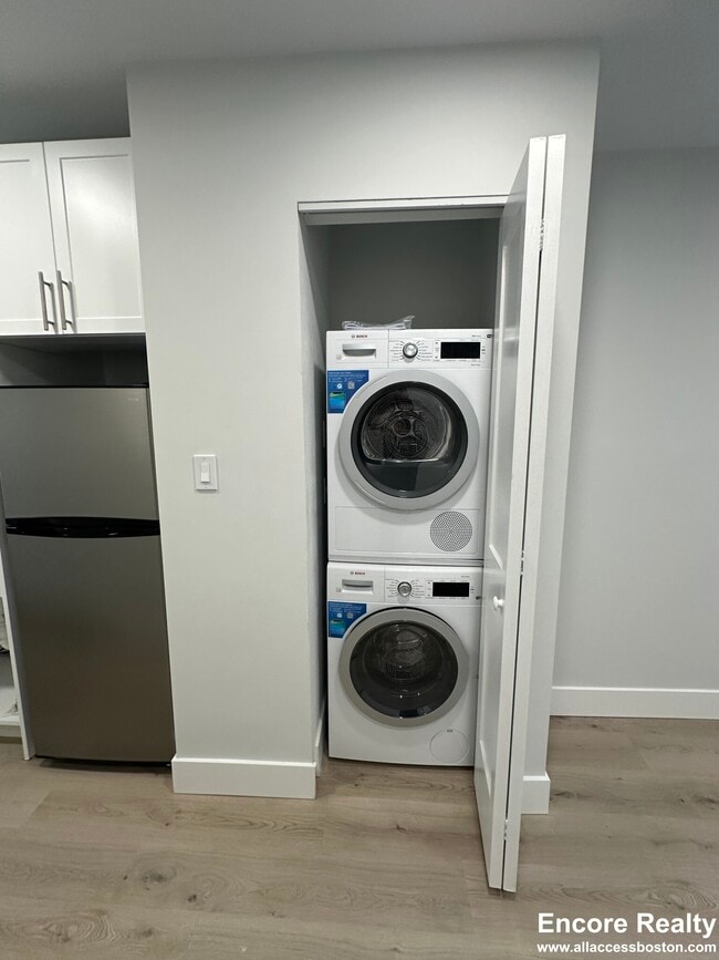 Photo - 80 West Cedar St