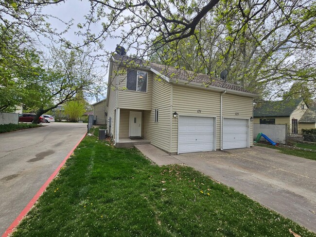 Building Photo - Spacious 3 Bd 2.5 Bath Townhouse in Bountiful