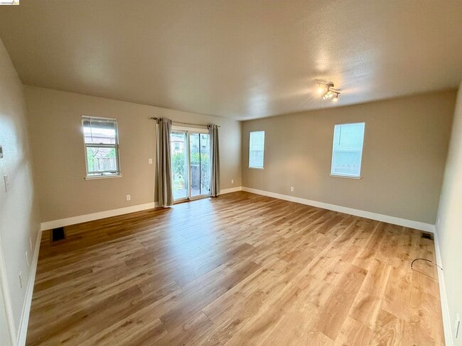 Photo - 525 Clayton Ave