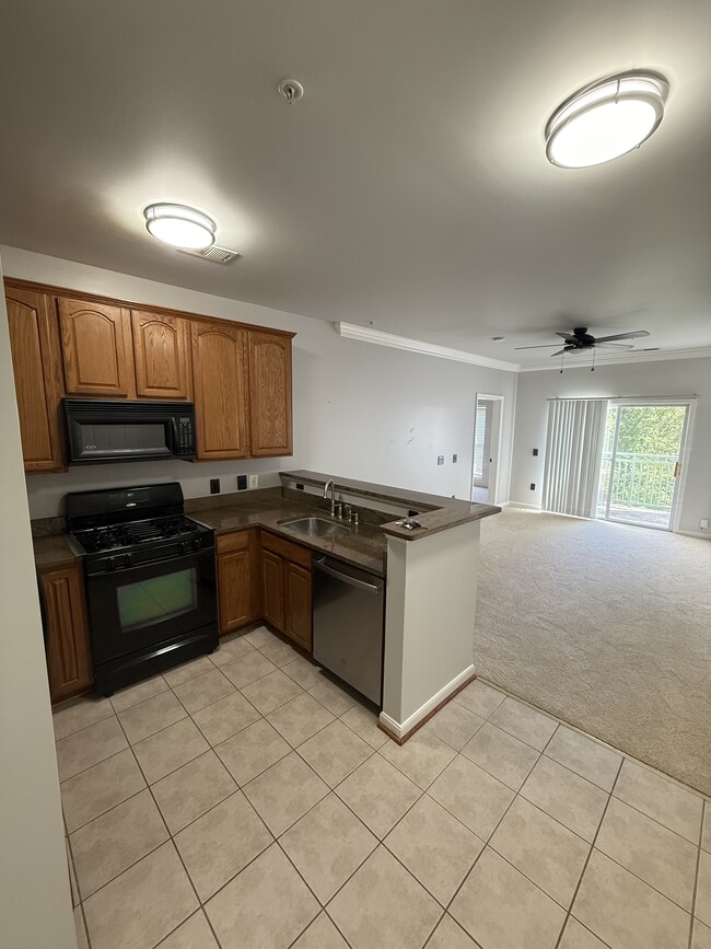 Building Photo - 15620 Everglade Ln Unit 404 Rental