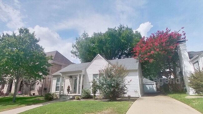 Photo - 5739 Kenwood Ave