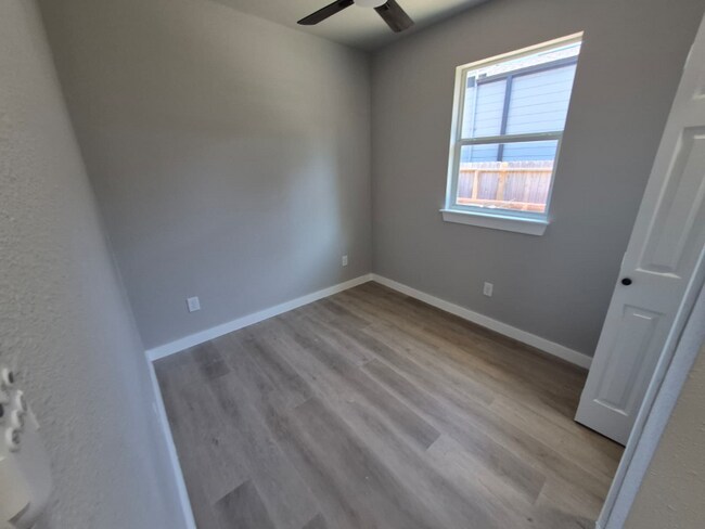 Photo - 3268 Holman St Unidad 1