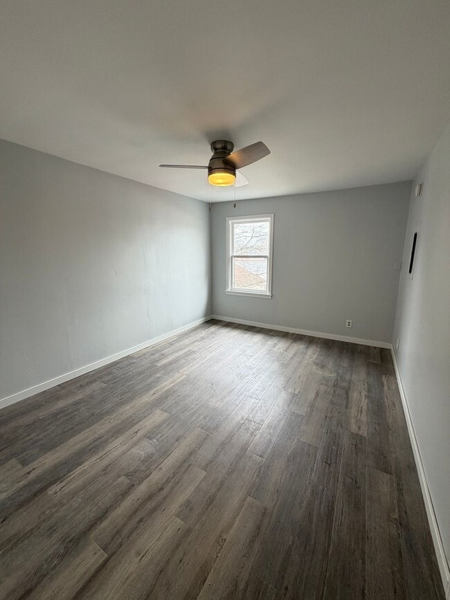Building Photo - 806 16th St S Unit Upper