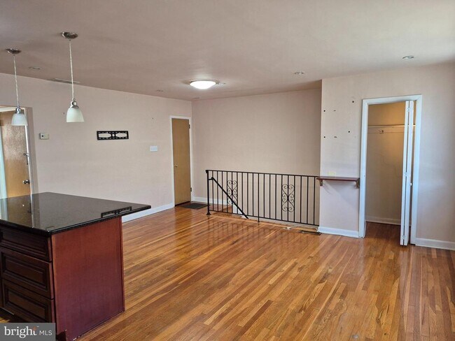 7254 Mansfield Ave