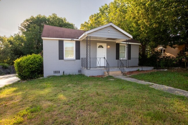 Building Photo - Convenient 2/1 home in the middle of town!