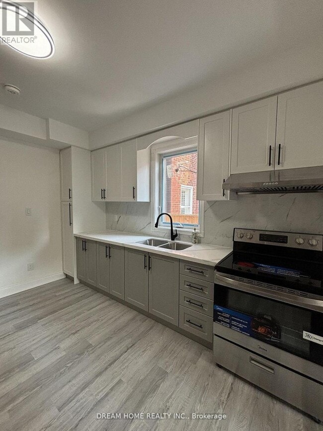 Photo - 262 Clinton St