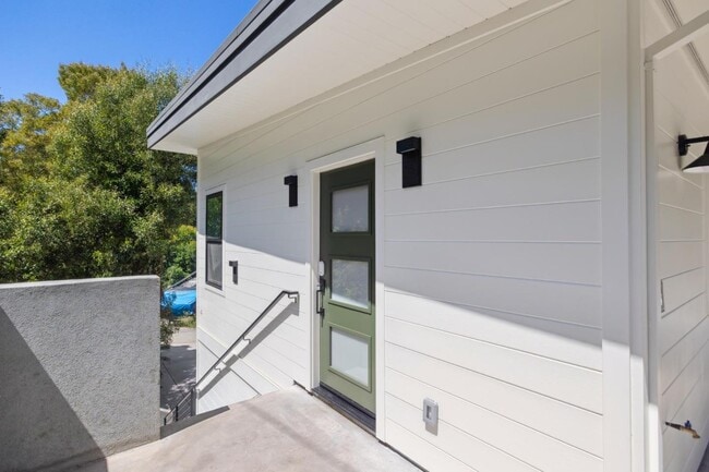 Building Photo - 196 Amapola Ave Rental