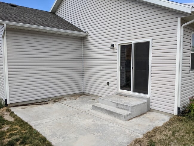 Back Patio - 889 E 600 N