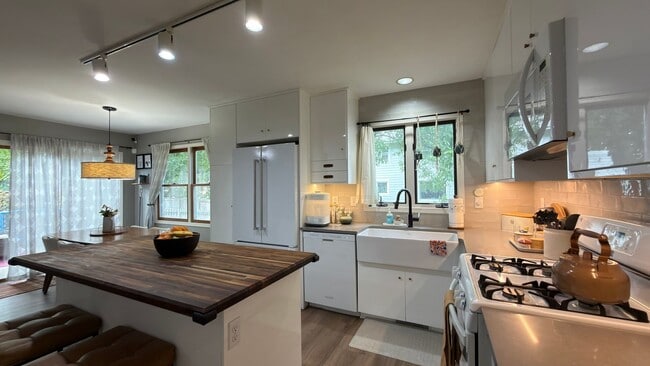 Photo - 1618 Faraday Cir