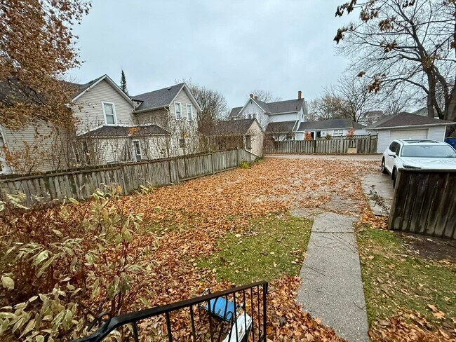 Photo - 135 William St N Unit 1