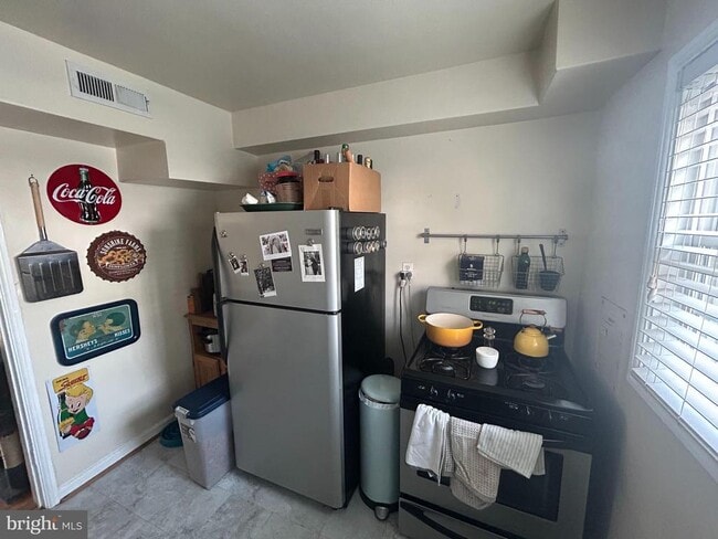 Photo - 726 N Oakland St