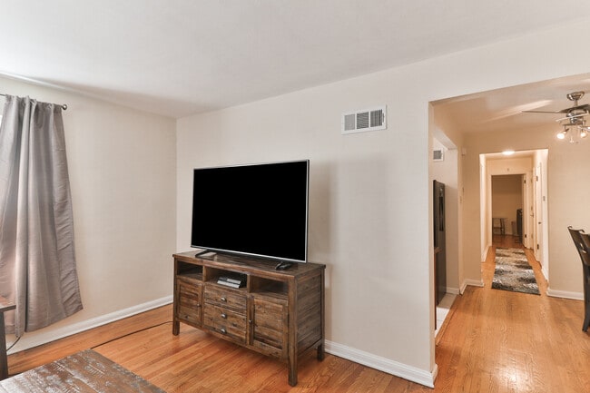 6927 Chippewa St Unit 2 West