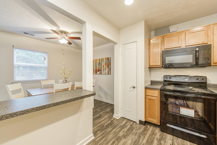 Newly Renovated Stylish Apartment Homes
