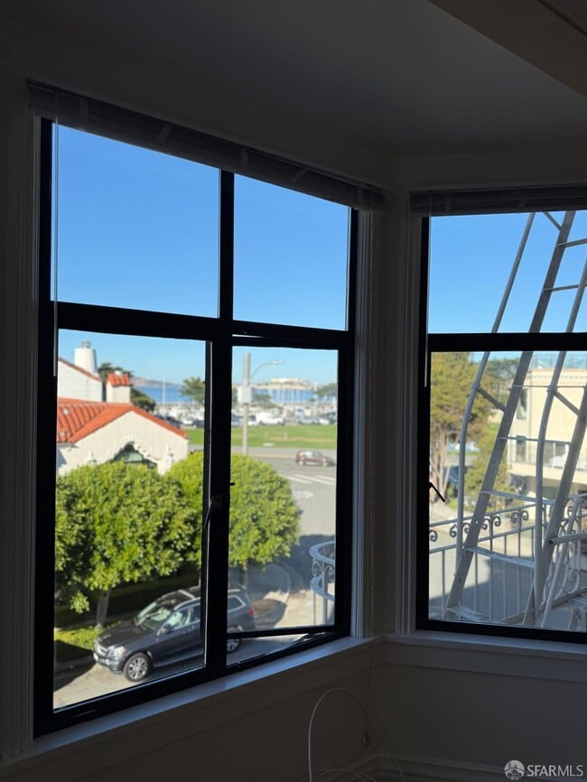 Photo - 3757 Webster St