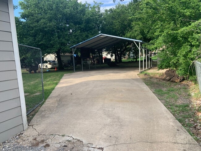 Photo - 1415 N Luckett St