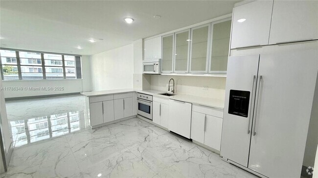 Building Photo - 999 Brickell Bay Dr Unit 306 Rental