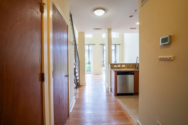 Photo - 1245 Caroline St NE