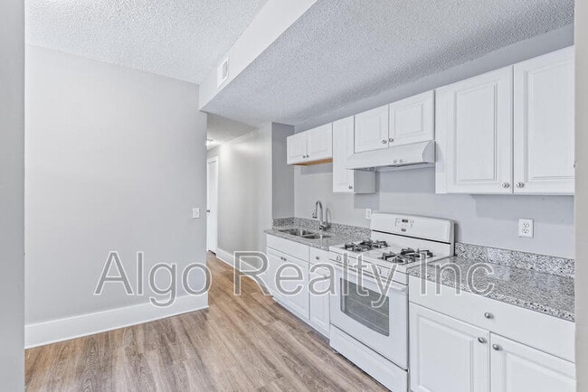 Photo - 1016 N Newton Ave